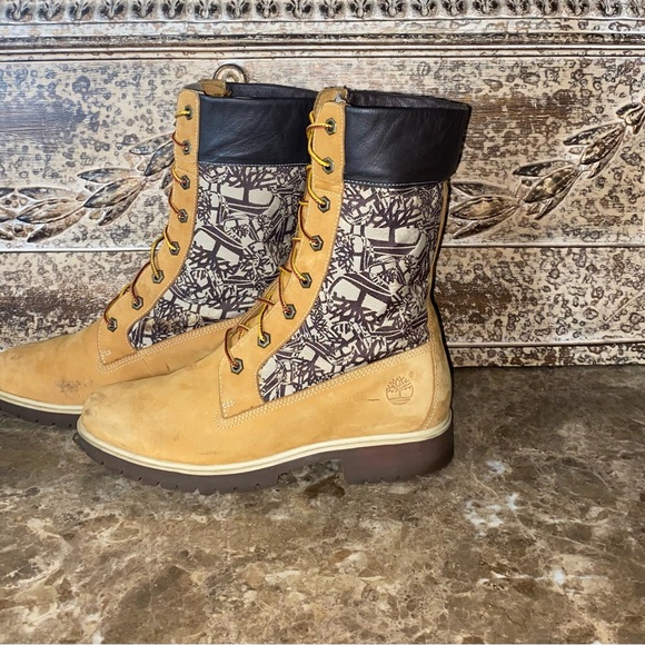 Timberland Hi-Top Boots - Picture 2 of 9